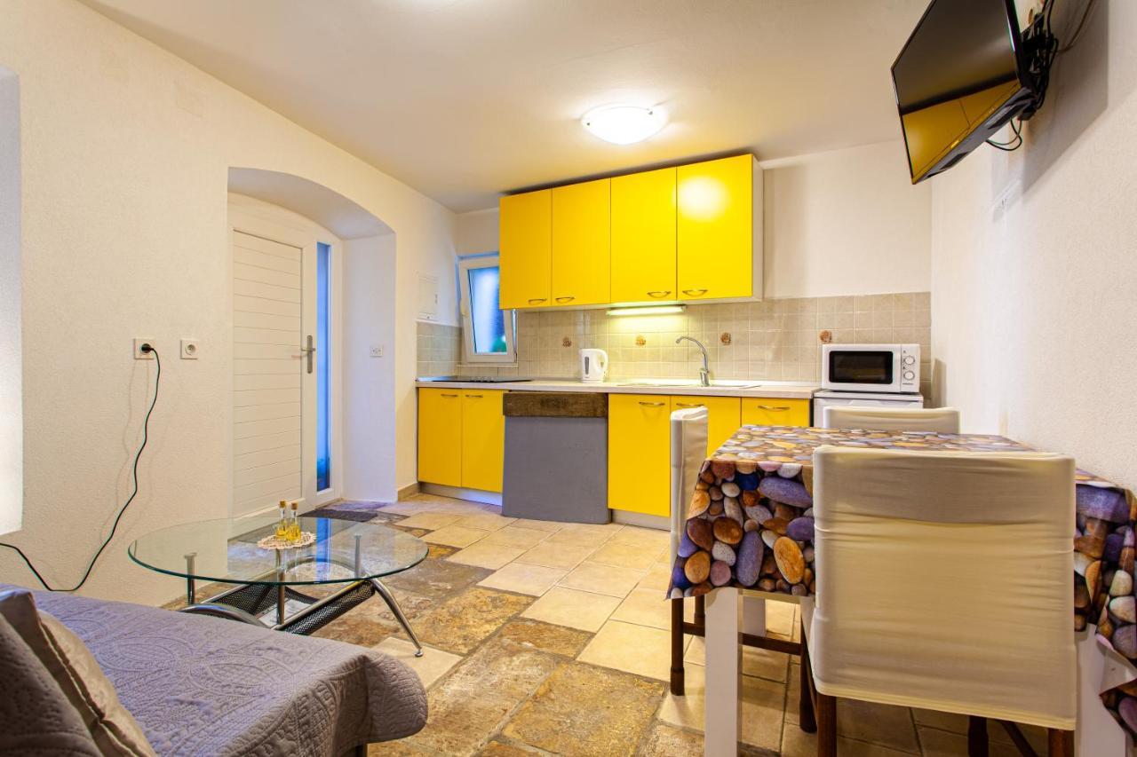 Room M Cres Εξωτερικό φωτογραφία